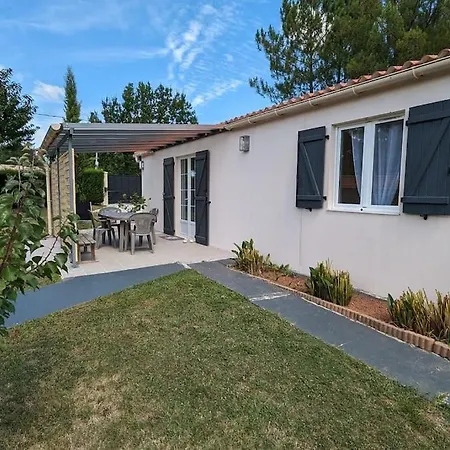 Gite Maison A Montendre Exterior photo